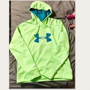 UA pullover